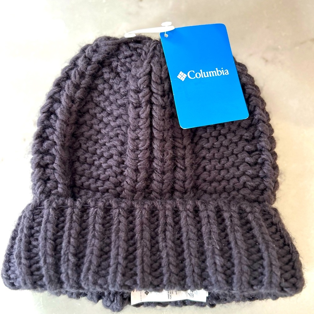 Women’s Columbia winter hat. One size. New with tags.